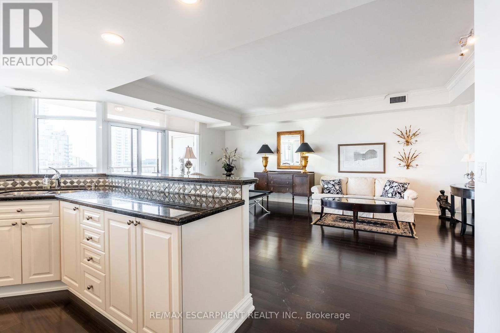 Photo 5 of 1102 1477 Lakeshore Road, Burlington ON