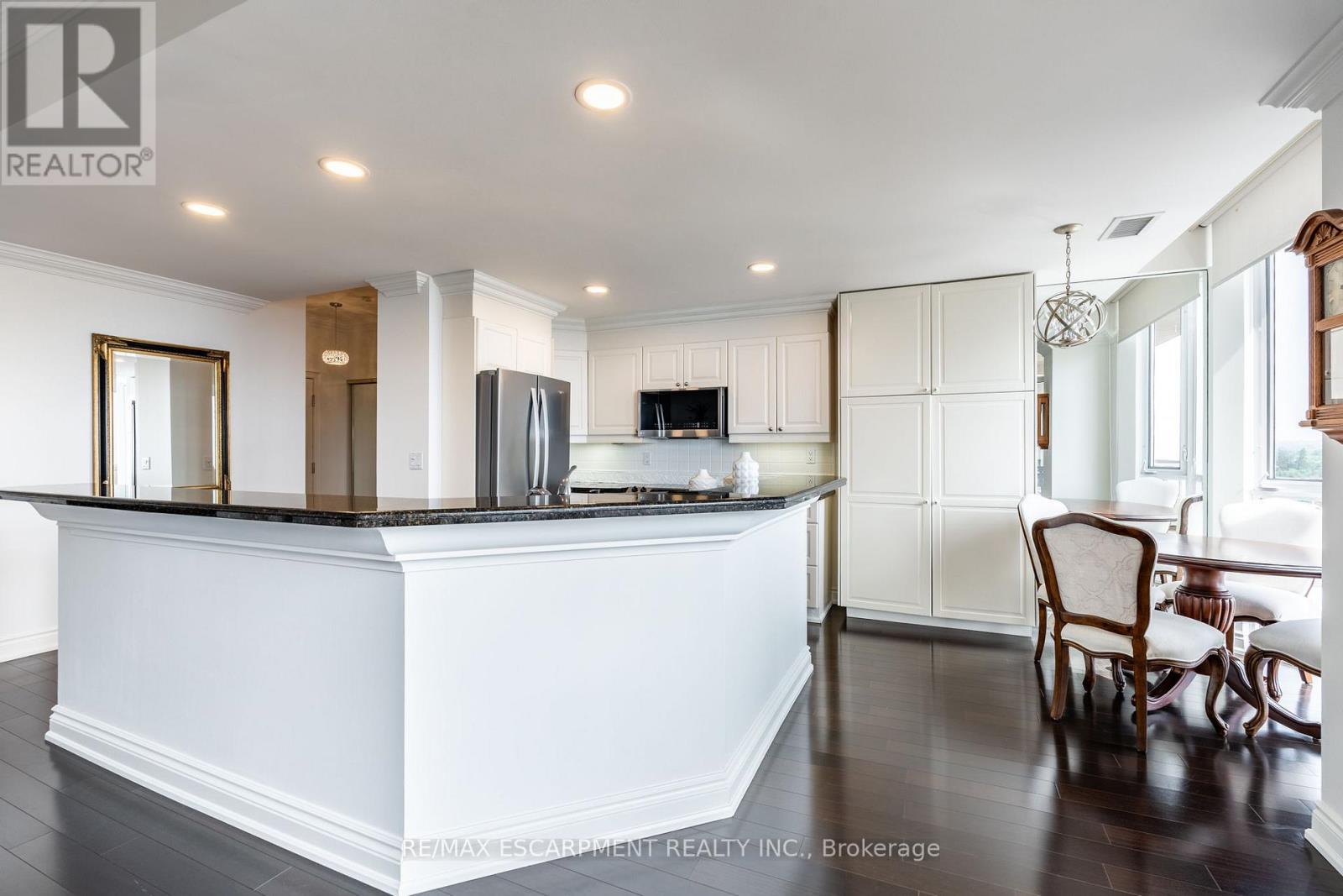 Photo 7 of 1102 1477 Lakeshore Road, Burlington ON