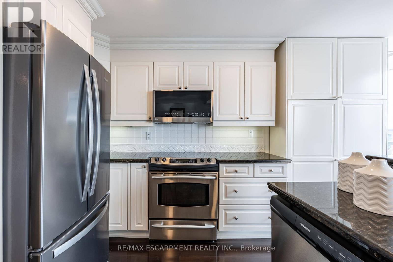 Photo 8 of 1102 1477 Lakeshore Road, Burlington ON