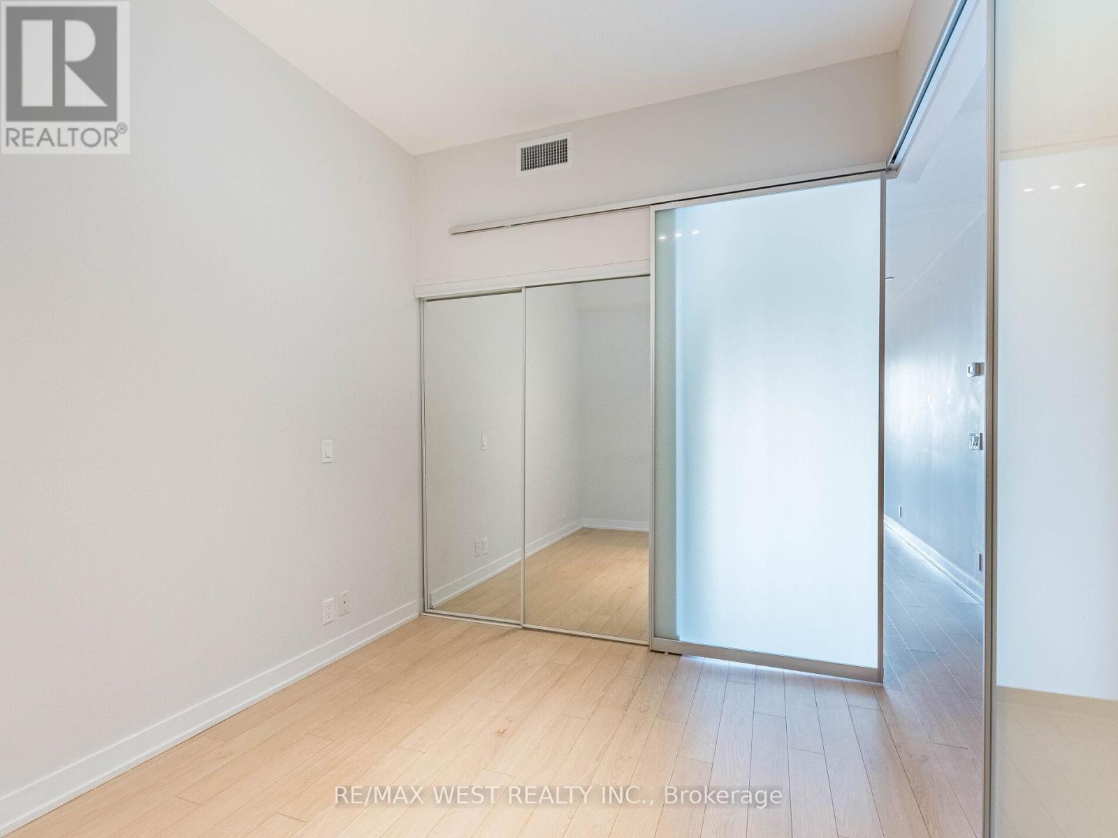 Photo 15 of 602 10 Park Lawn Road, Toronto ON