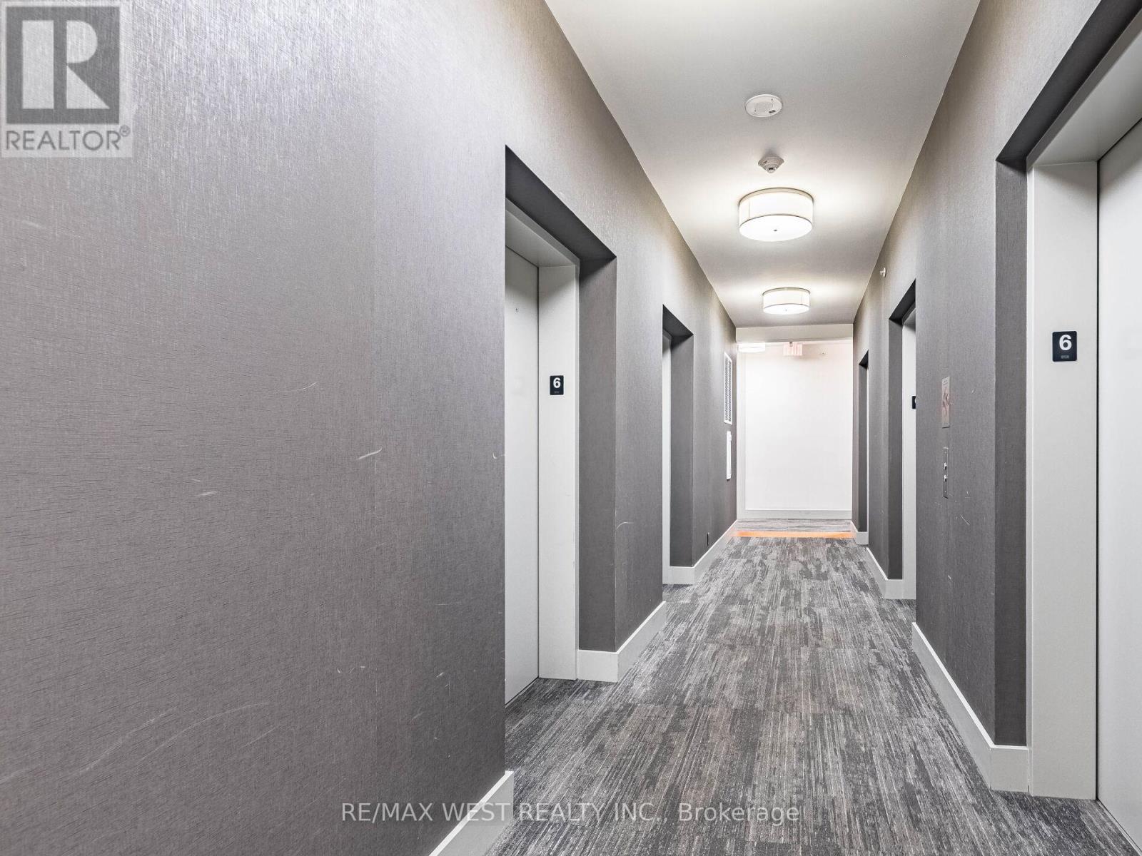 Photo 4 of 602 10 Park Lawn Road, Toronto ON