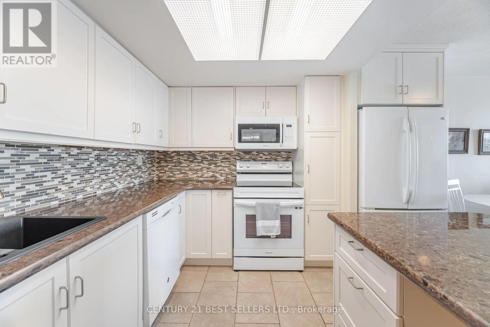 Photo 8 of 1107 2091 Hurontario Street, Mississauga ON