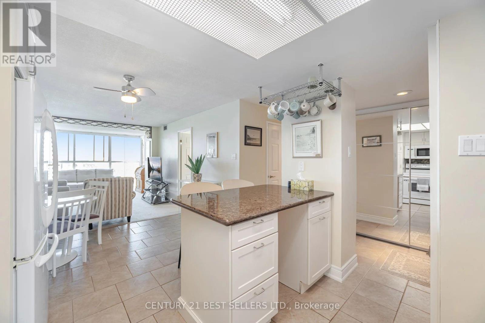 Photo 9 of 1107 2091 Hurontario Street, Mississauga ON