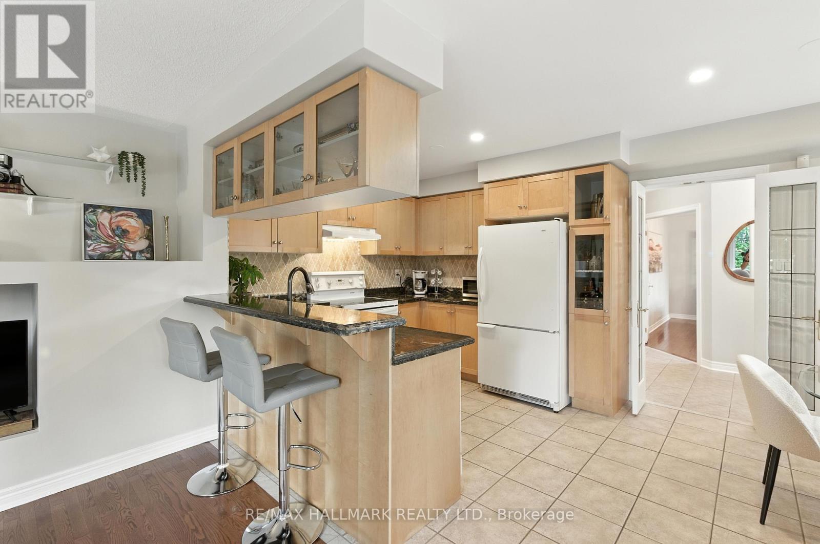 Photo 10 of 3288 Equestrian Crescent, Mississauga ON