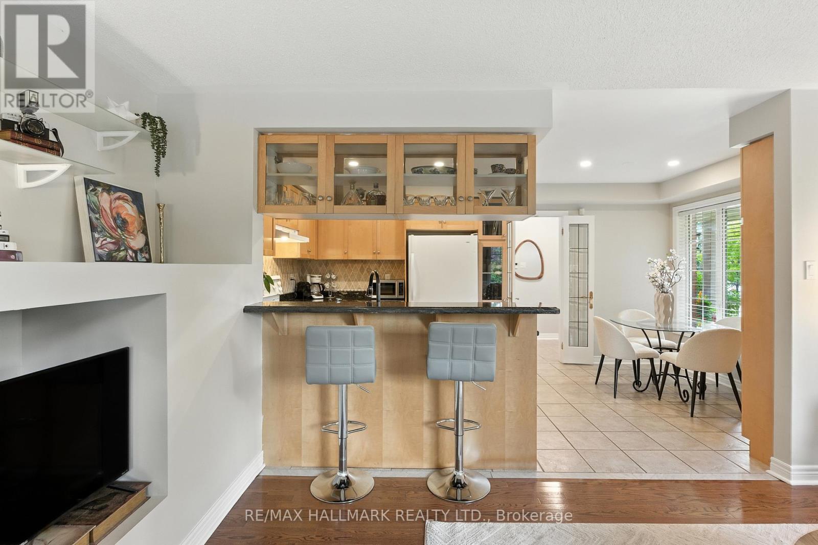Photo 11 of 3288 Equestrian Crescent, Mississauga ON