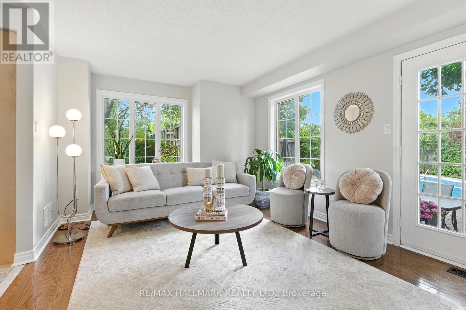 Photo 14 of 3288 Equestrian Crescent, Mississauga ON