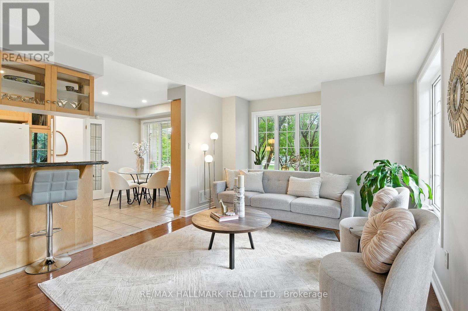 Photo 16 of 3288 Equestrian Crescent, Mississauga ON
