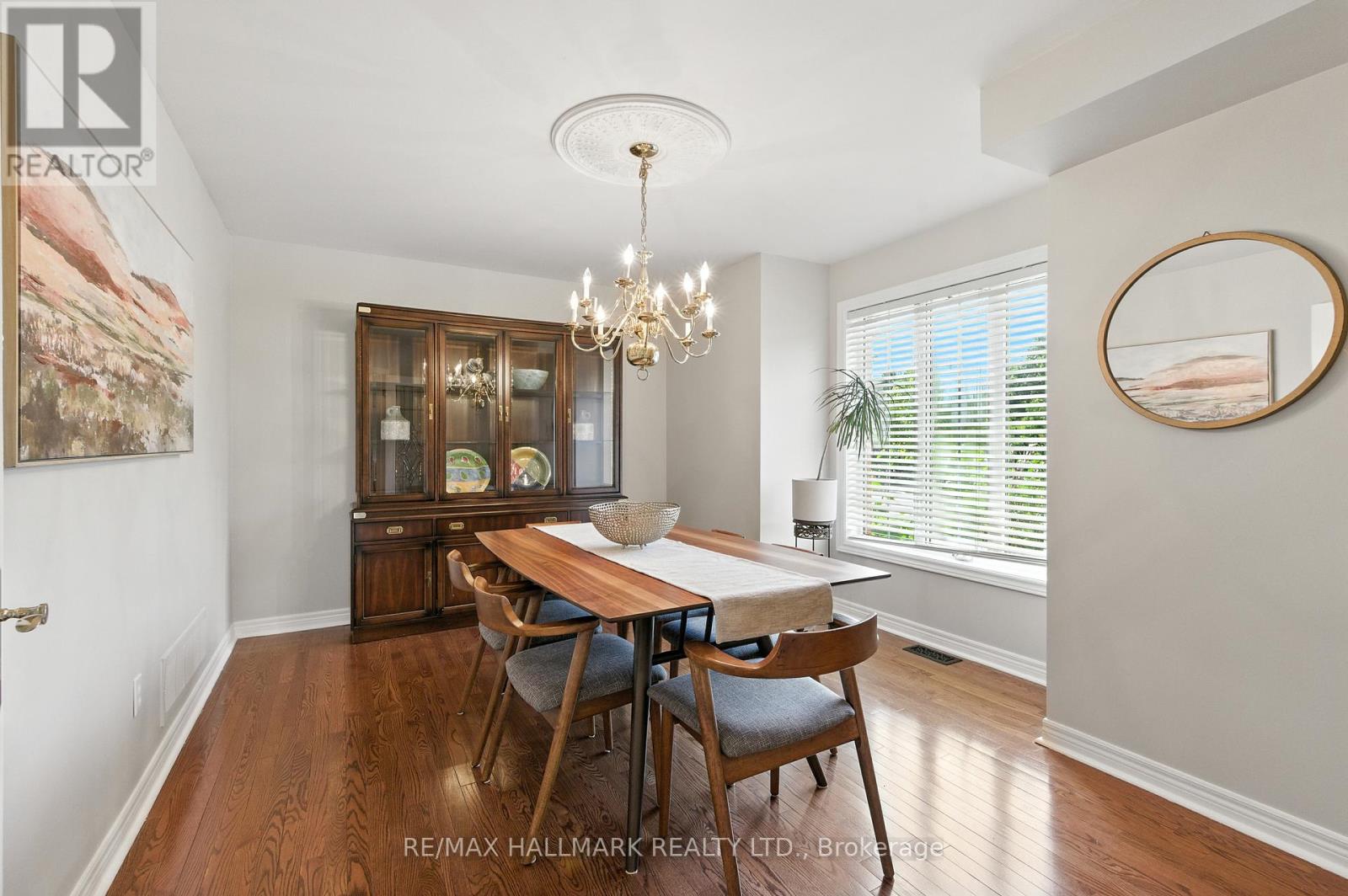 Photo 18 of 3288 Equestrian Crescent, Mississauga ON