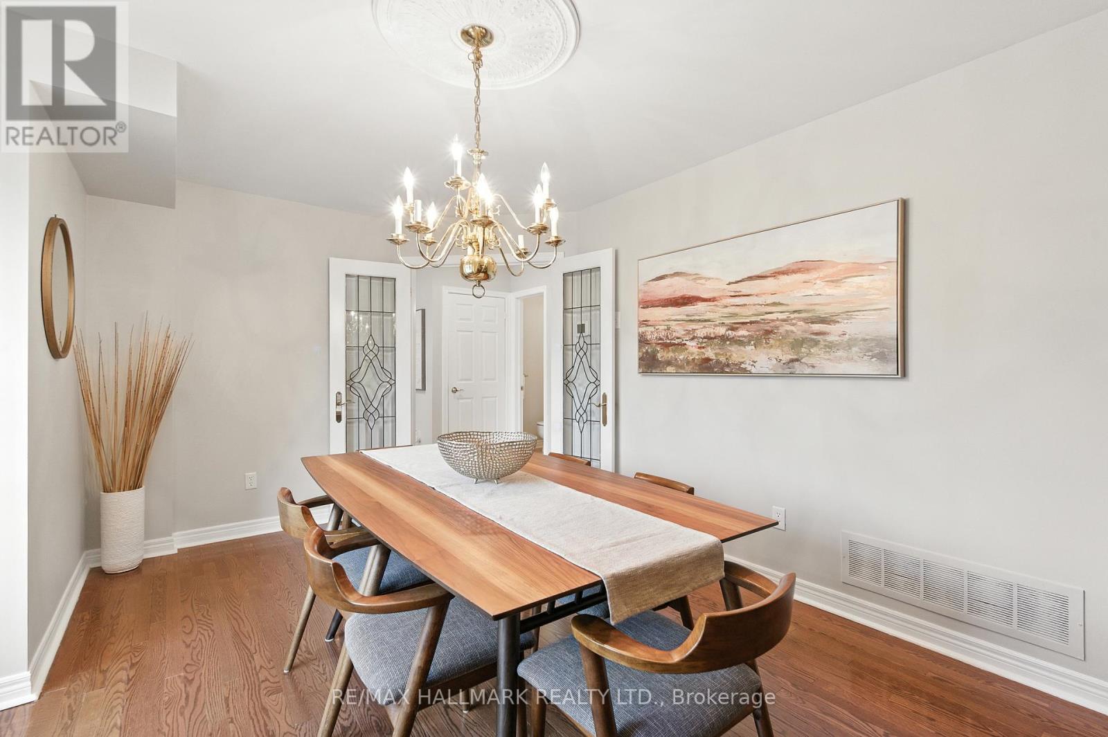 Photo 19 of 3288 Equestrian Crescent, Mississauga ON