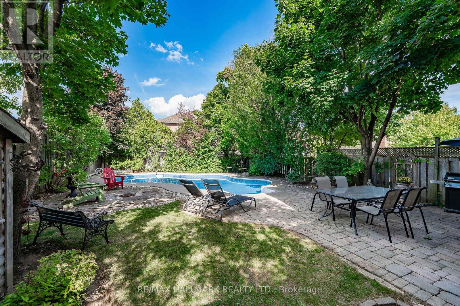 Photo 2 of 3288 Equestrian Crescent, Mississauga ON