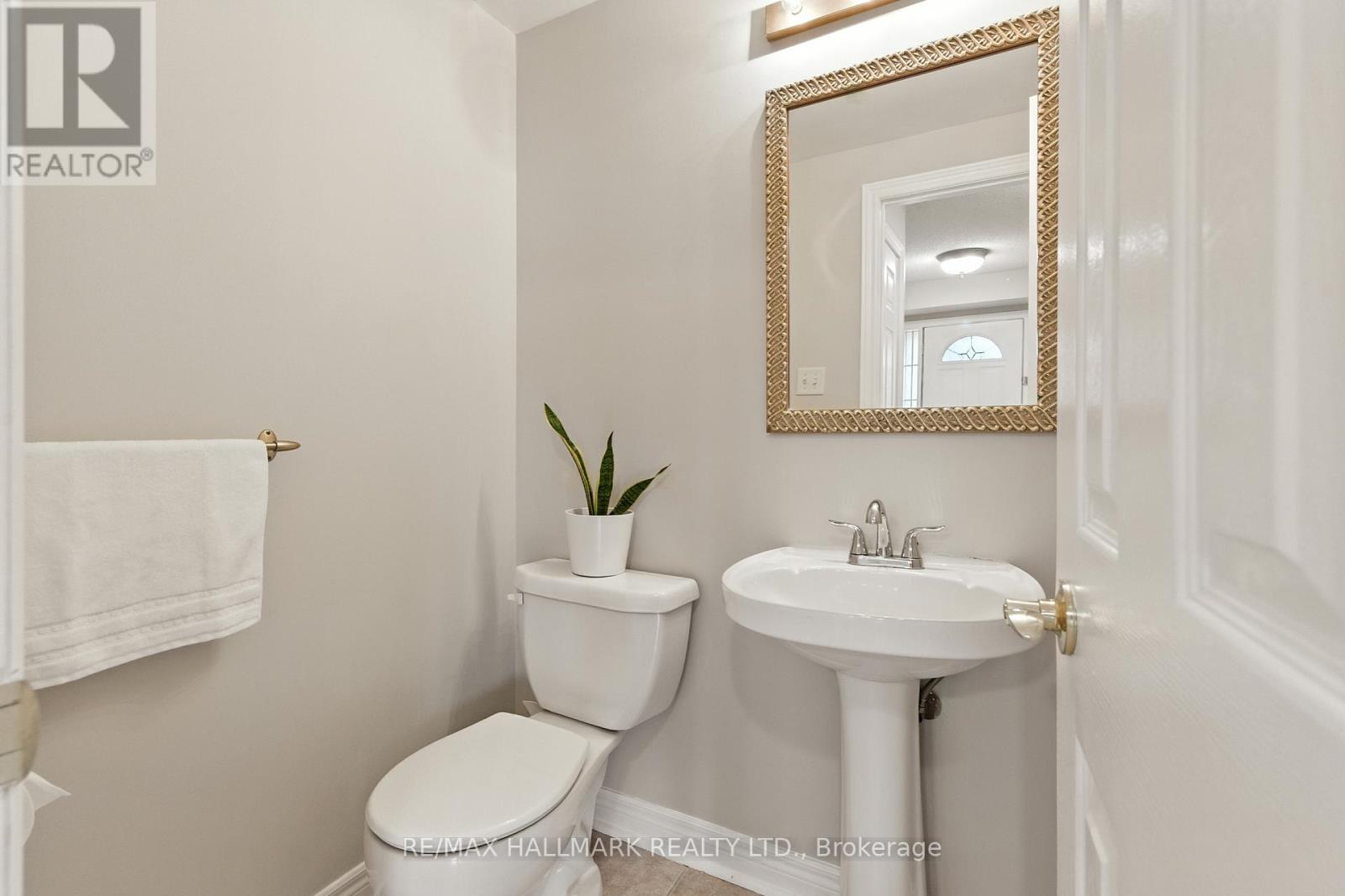 Photo 20 of 3288 Equestrian Crescent, Mississauga ON