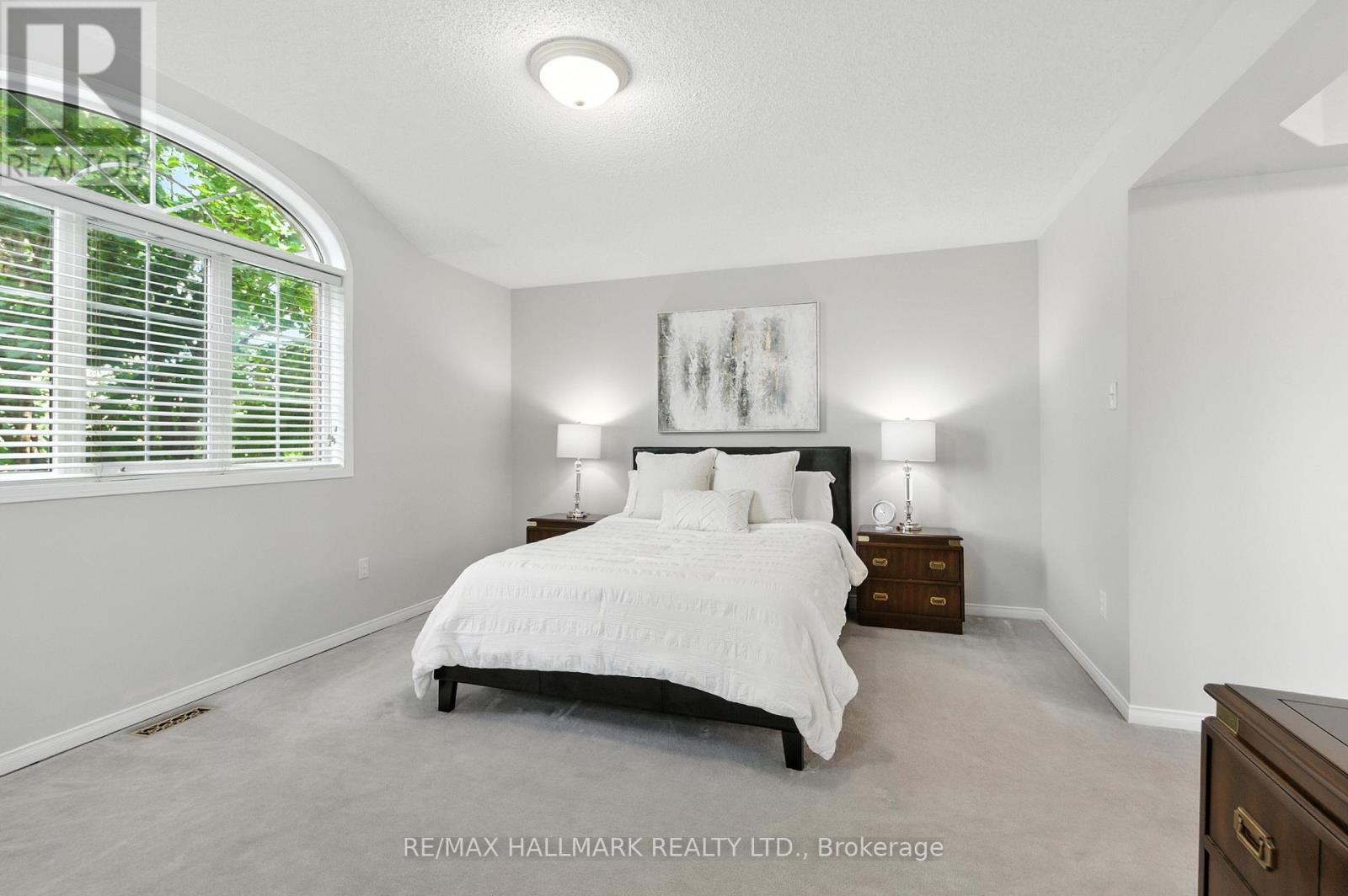Photo 21 of 3288 Equestrian Crescent, Mississauga ON
