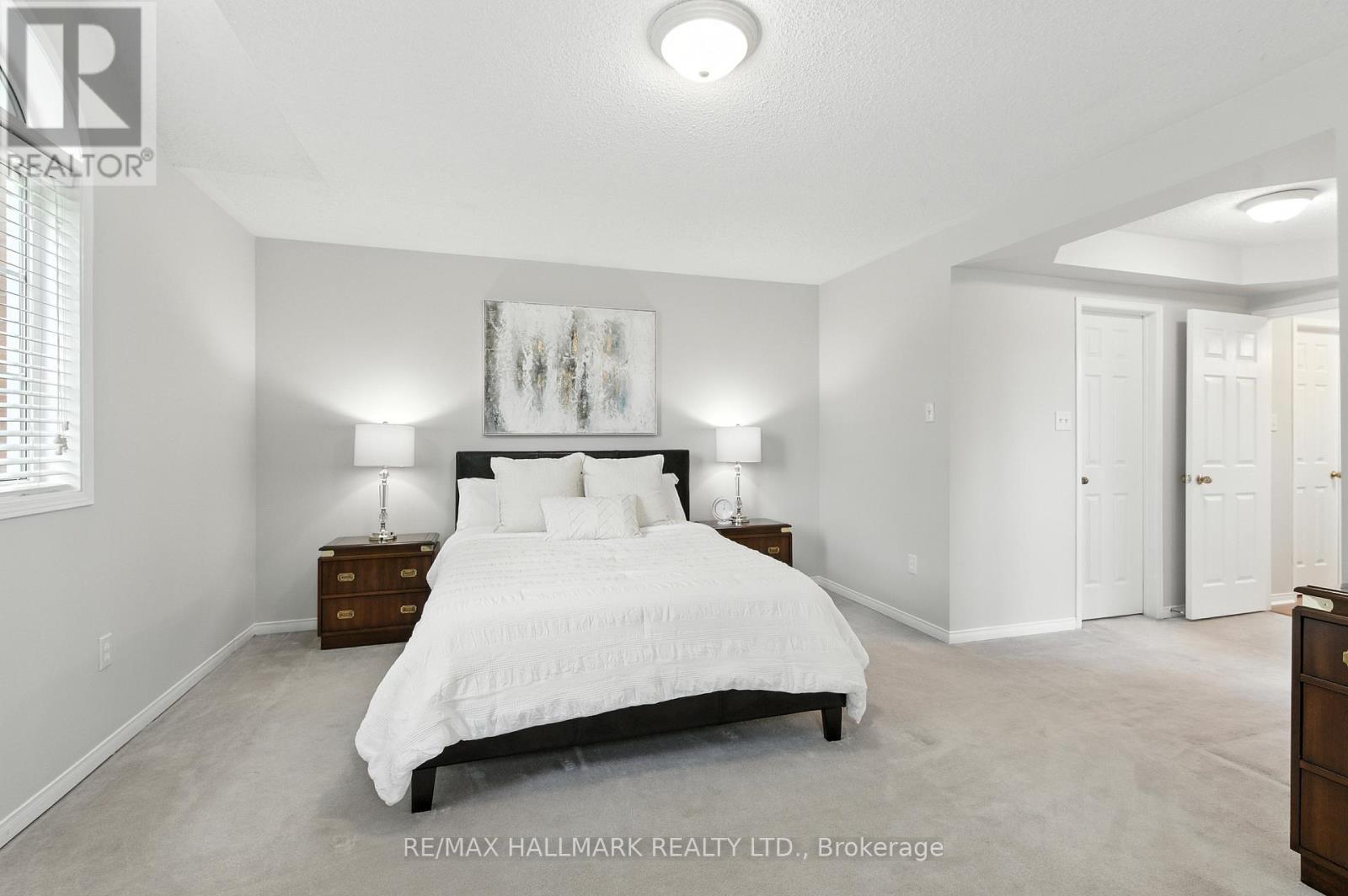 Photo 22 of 3288 Equestrian Crescent, Mississauga ON