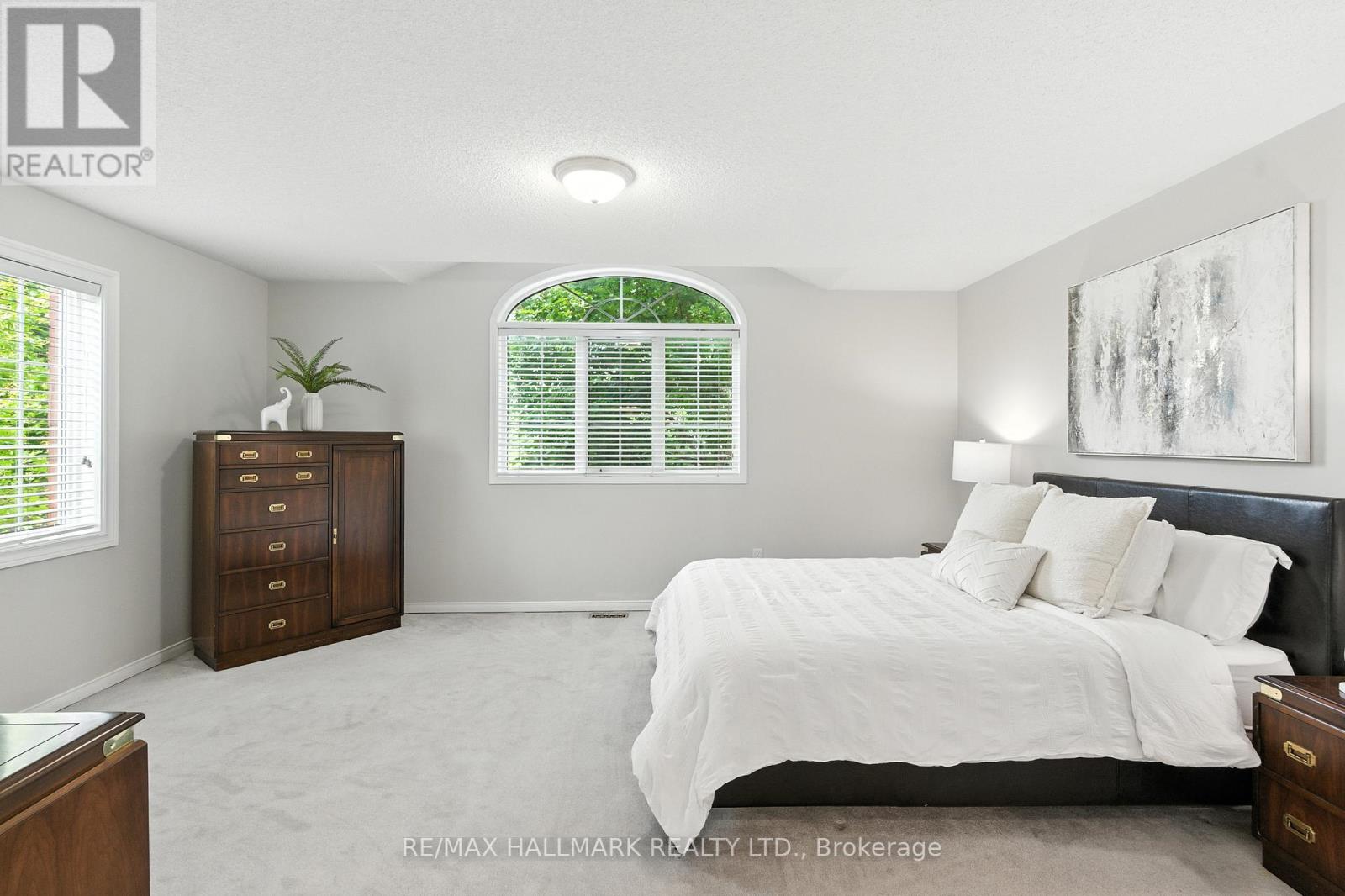 Photo 23 of 3288 Equestrian Crescent, Mississauga ON