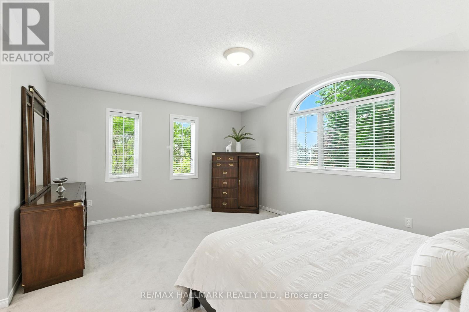 Photo 24 of 3288 Equestrian Crescent, Mississauga ON
