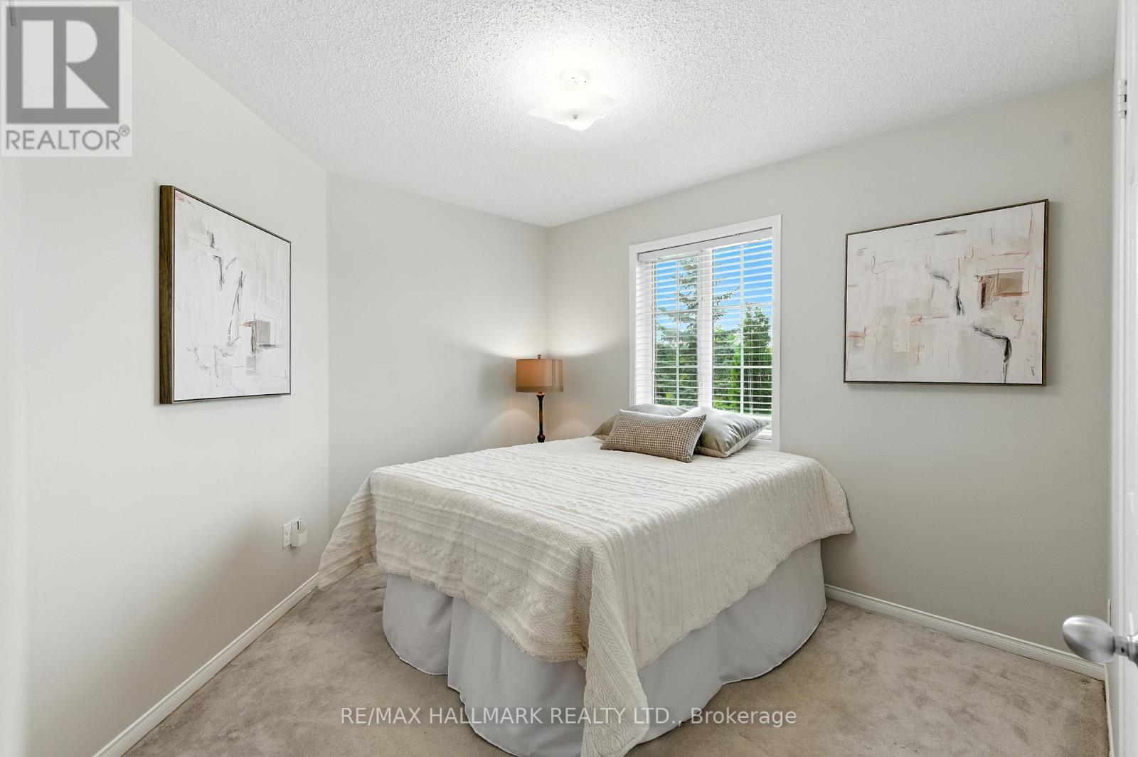 Photo 31 of 3288 Equestrian Crescent, Mississauga ON