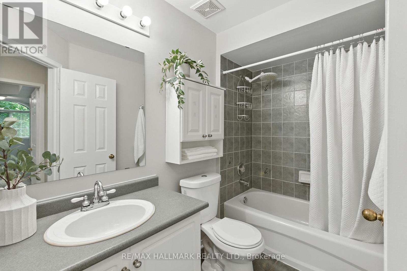 Photo 35 of 3288 Equestrian Crescent, Mississauga ON