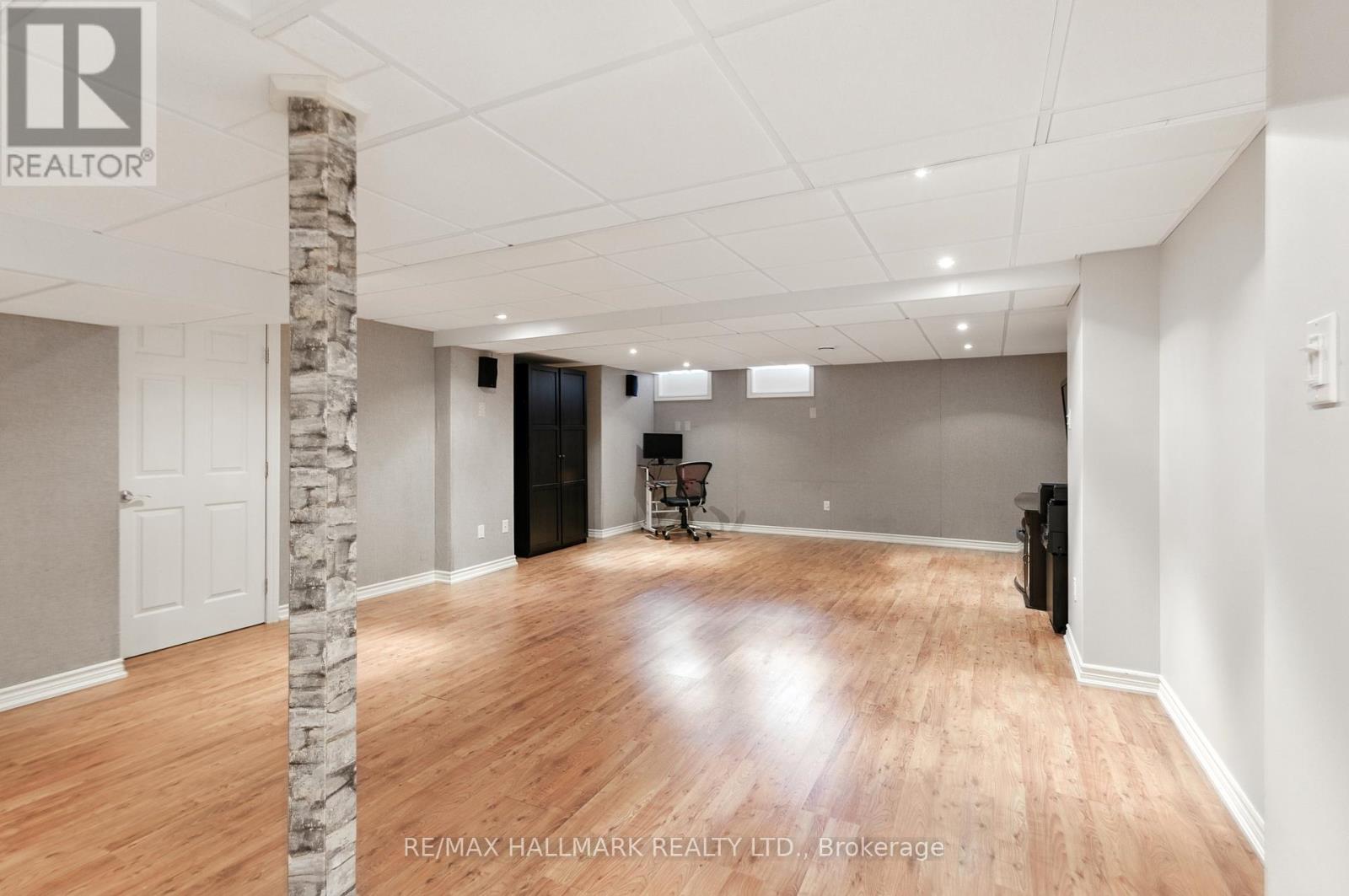 Photo 38 of 3288 Equestrian Crescent, Mississauga ON