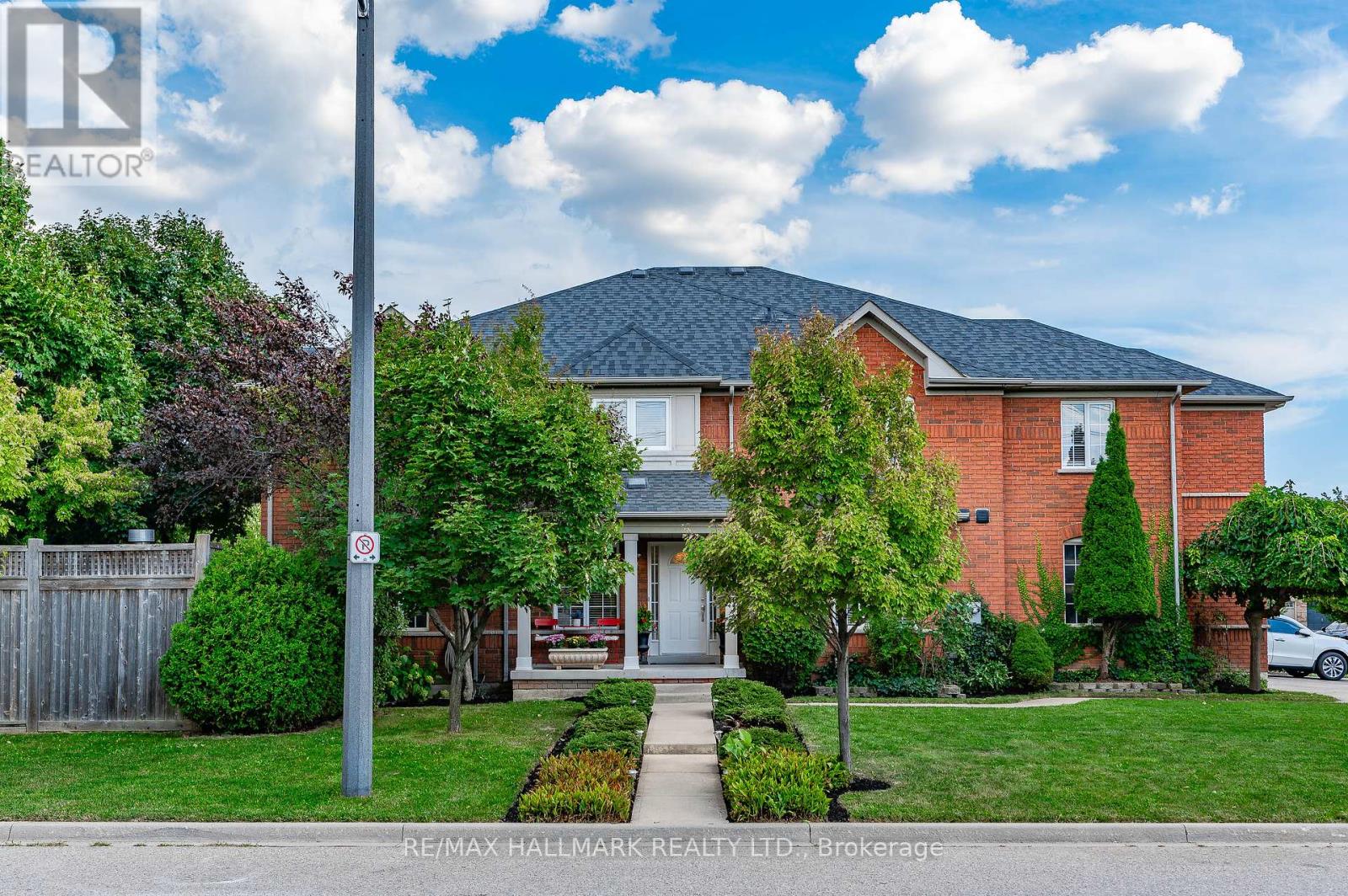 Photo 5 of 3288 Equestrian Crescent, Mississauga ON