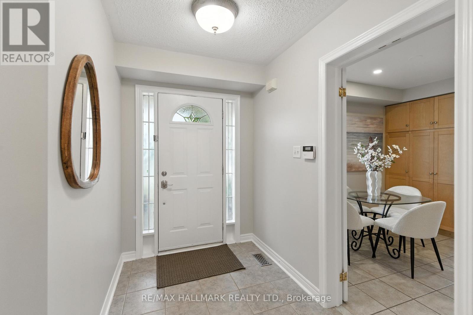 Photo 7 of 3288 Equestrian Crescent, Mississauga ON