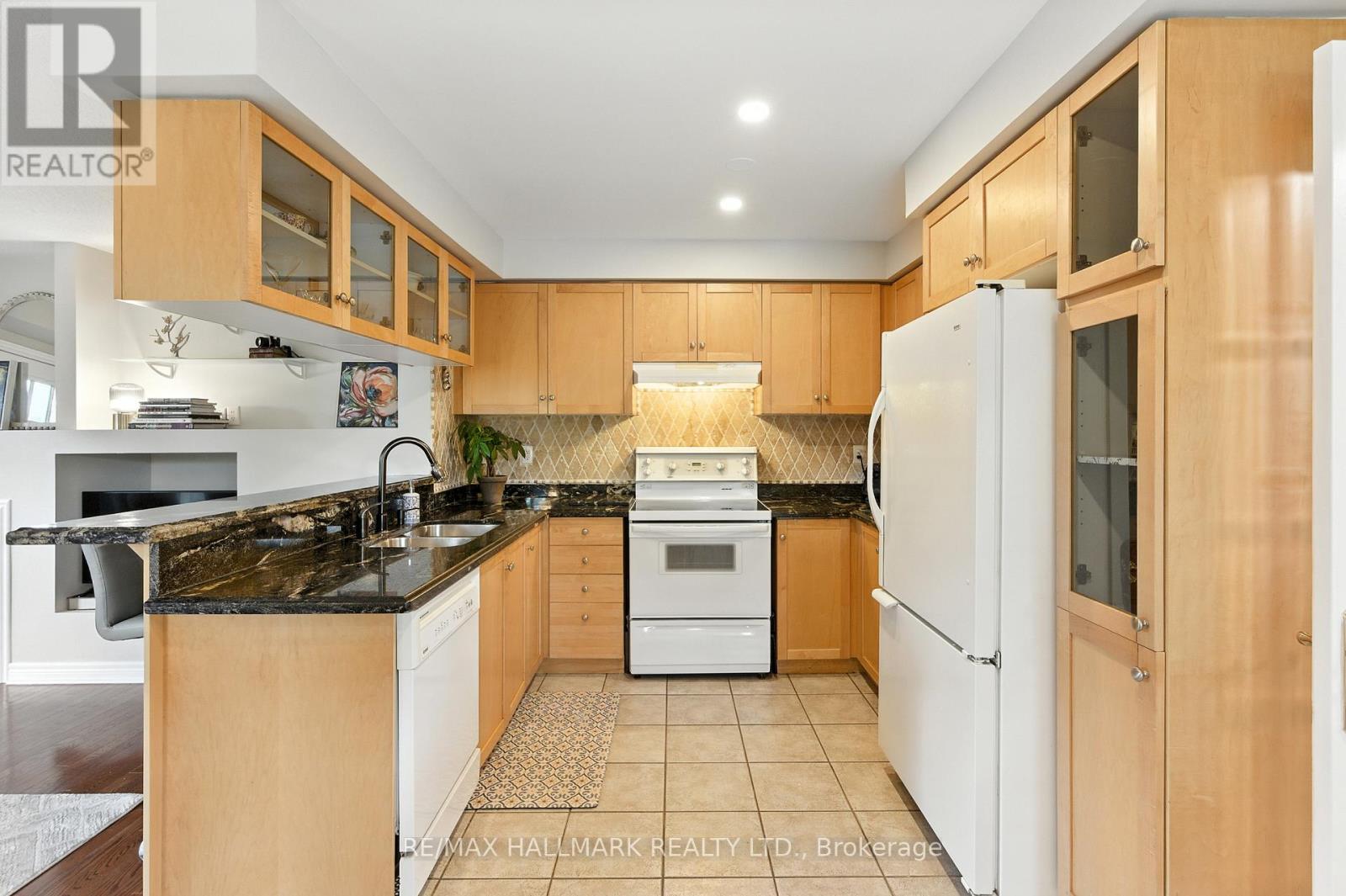 Photo 8 of 3288 Equestrian Crescent, Mississauga ON