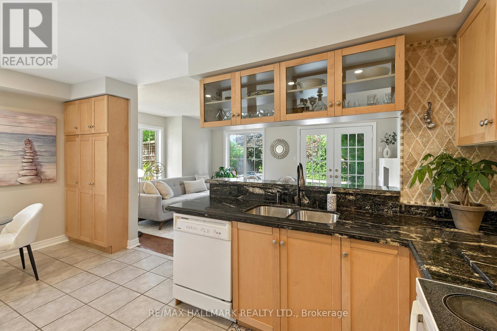 Photo 9 of 3288 Equestrian Crescent, Mississauga ON
