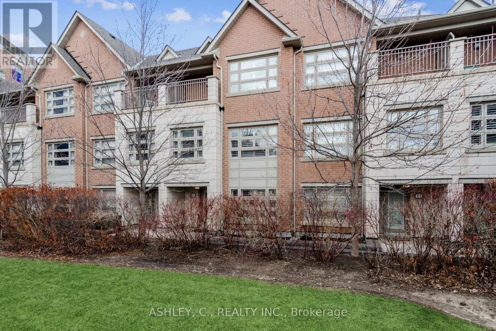 Photo 1 of 11 2460 Prince Michael Drive, Oakville ON