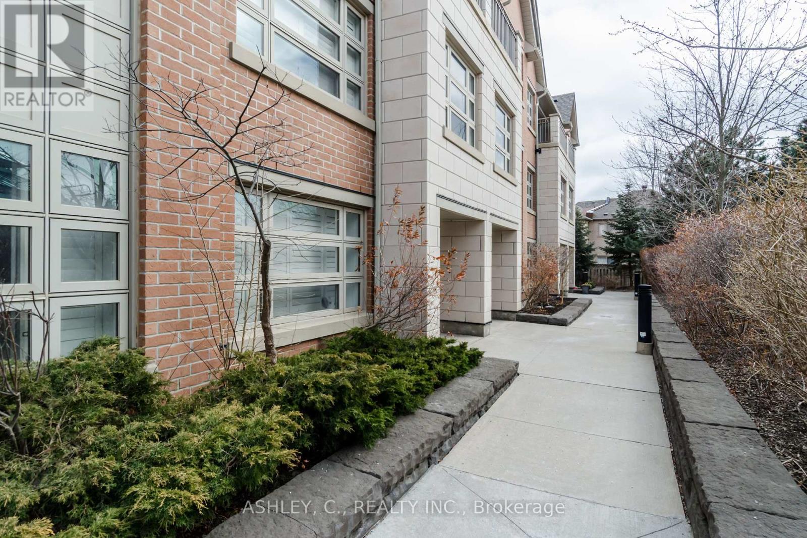 Photo 2 of 11 2460 Prince Michael Drive, Oakville ON