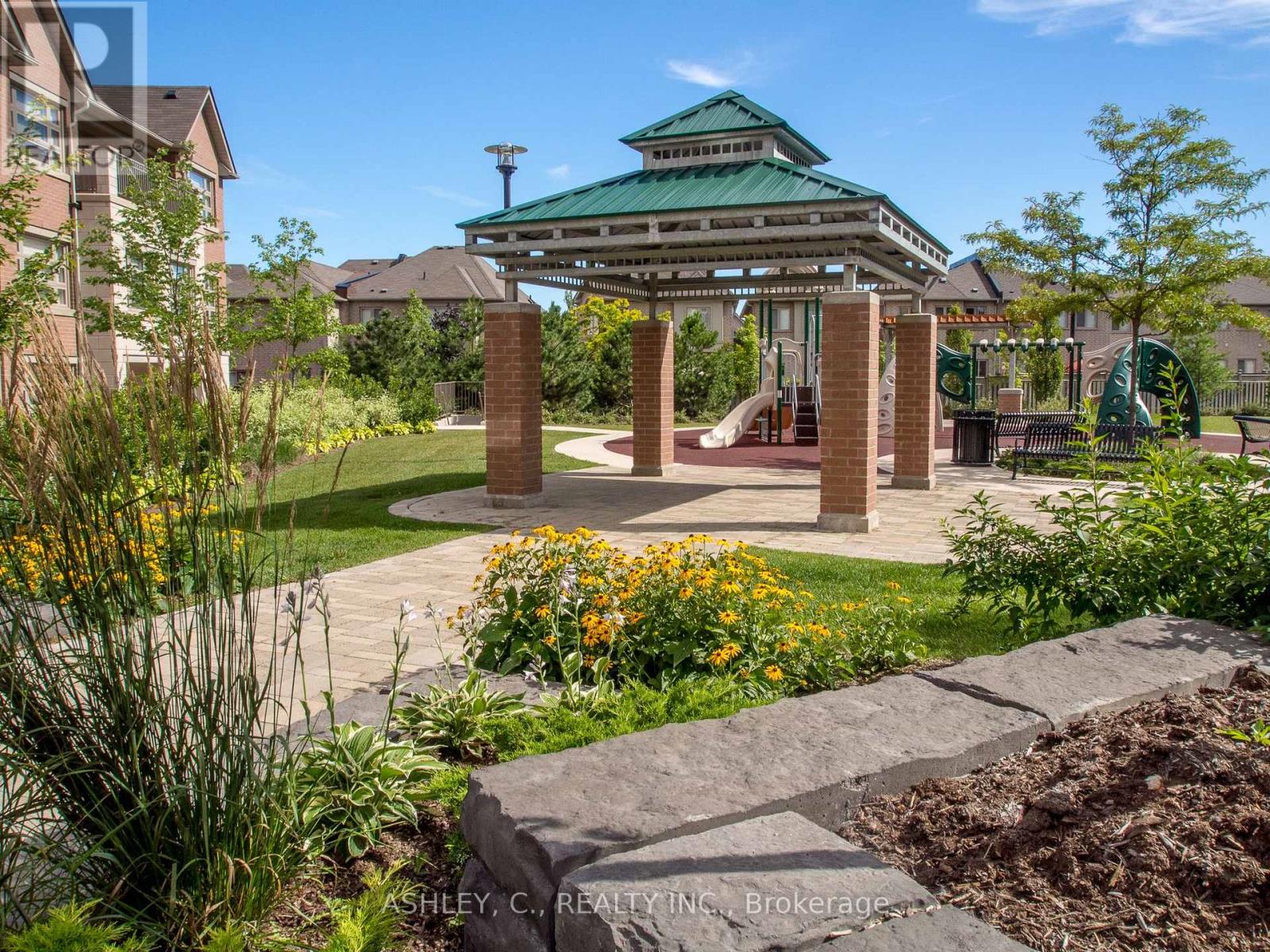 Photo 3 of 11 2460 Prince Michael Drive, Oakville ON