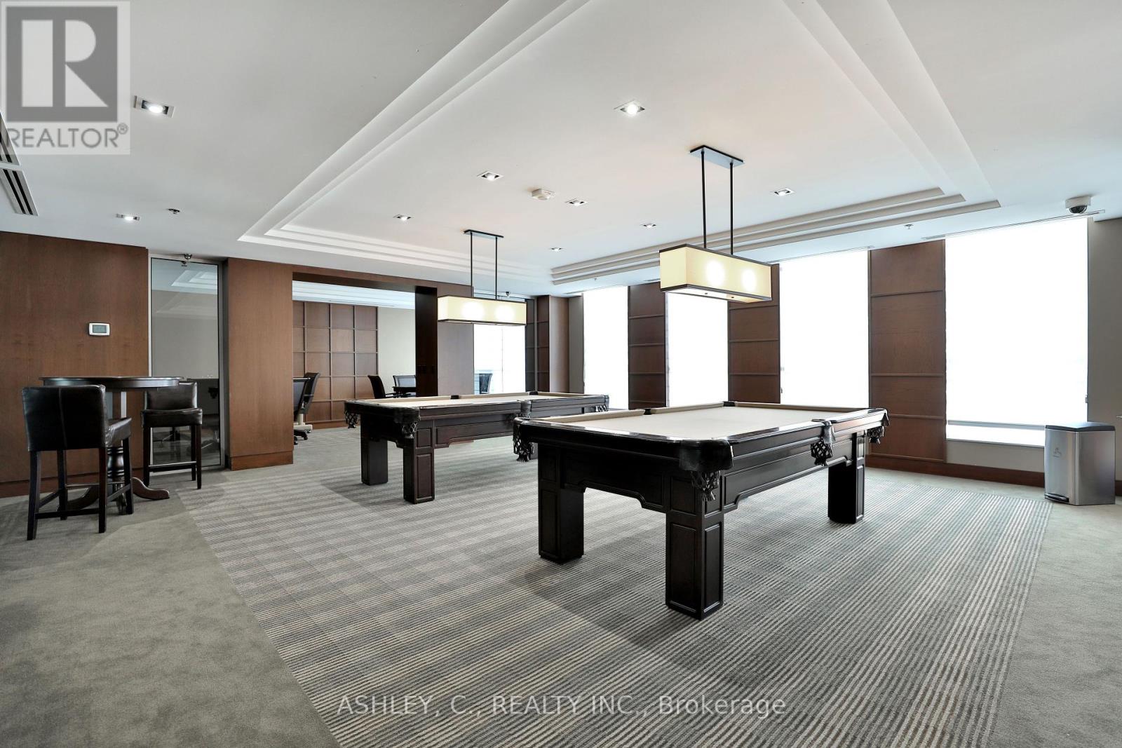 Photo 4 of 11 2460 Prince Michael Drive, Oakville ON