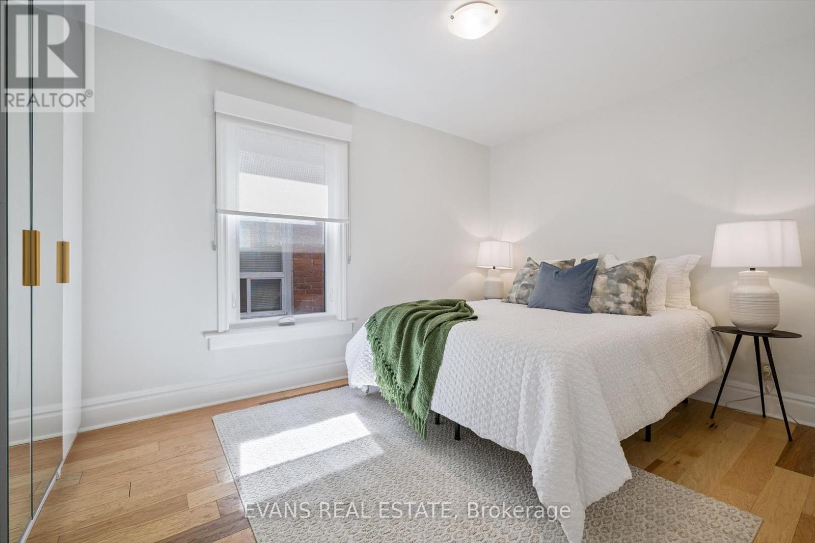 Photo 13 of 25 Uxbridge Avenue, Toronto ON