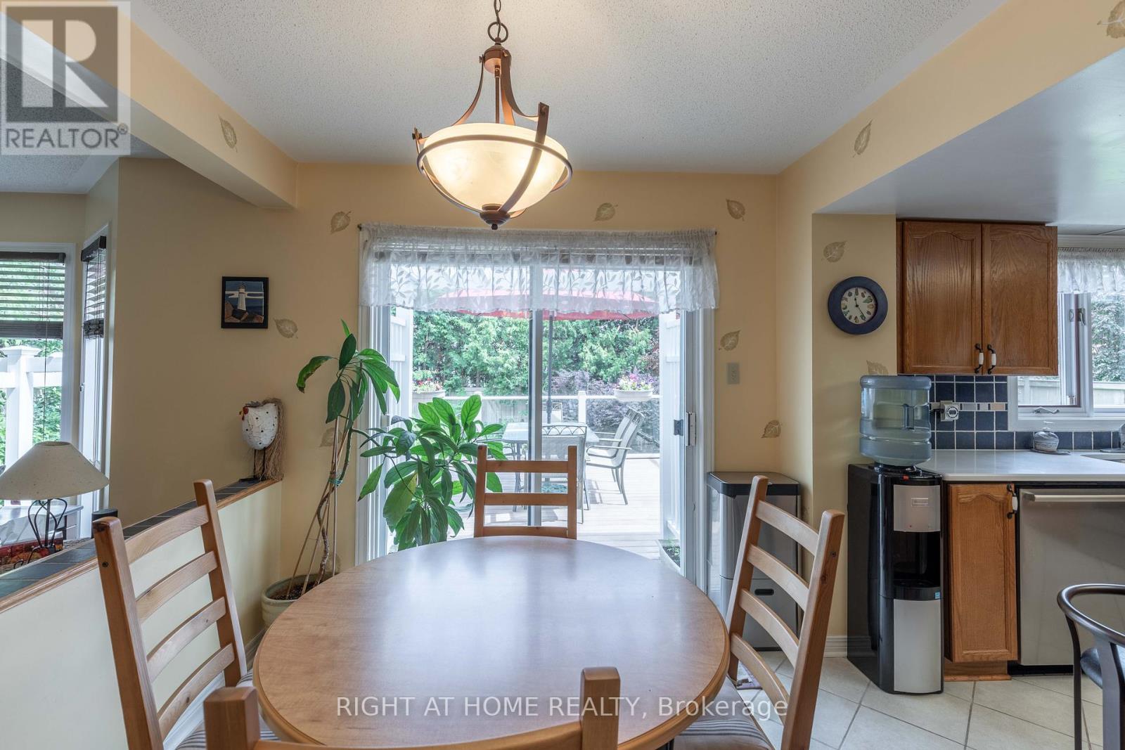 Photo 10 of 21 Hime Crescent, Ottawa ON