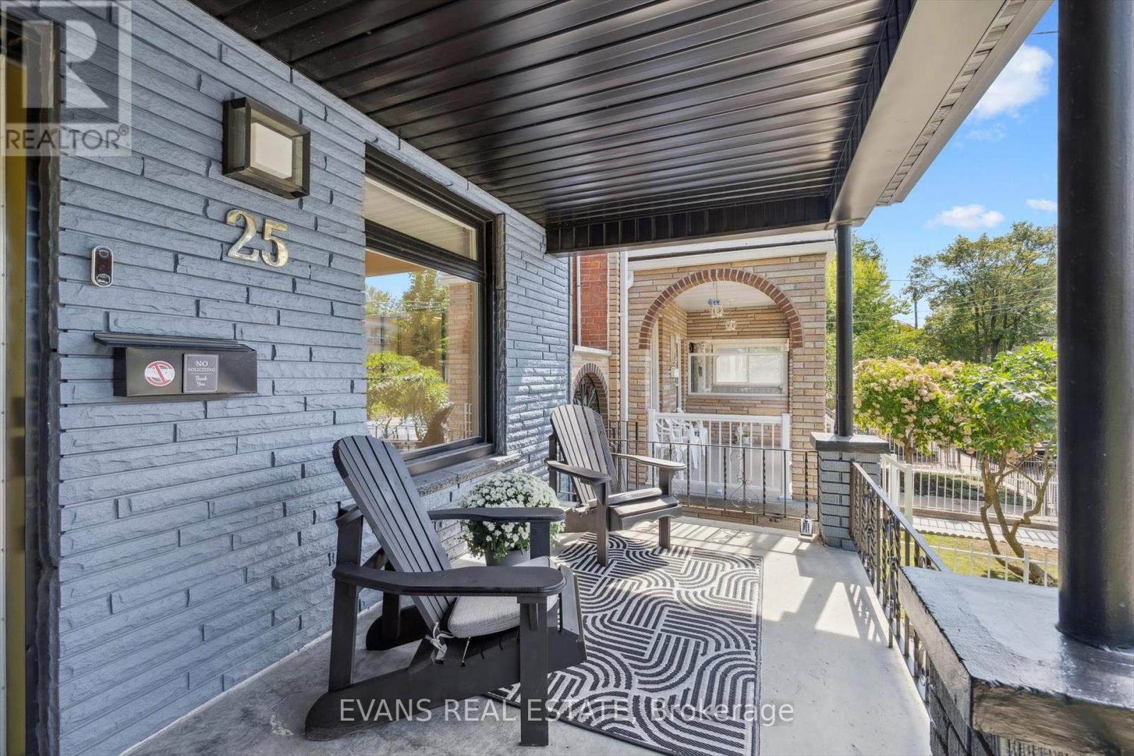 Photo 2 of 25 Uxbridge Avenue, Toronto ON