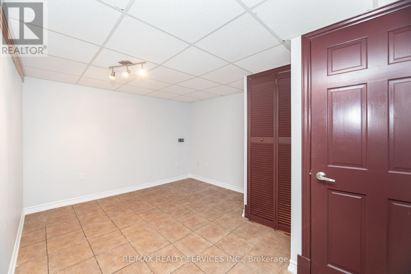 Photo 43 of 28 Homeland Court, Brampton ON