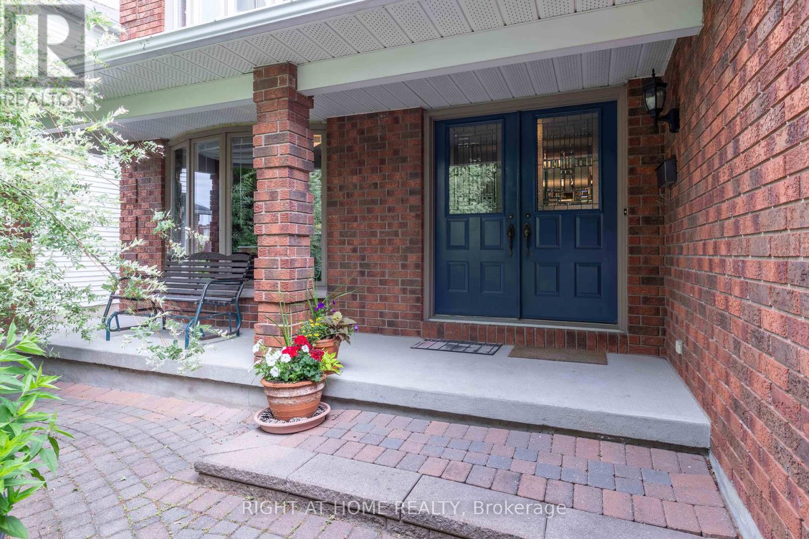 Photo 5 of 21 Hime Crescent, Ottawa ON
