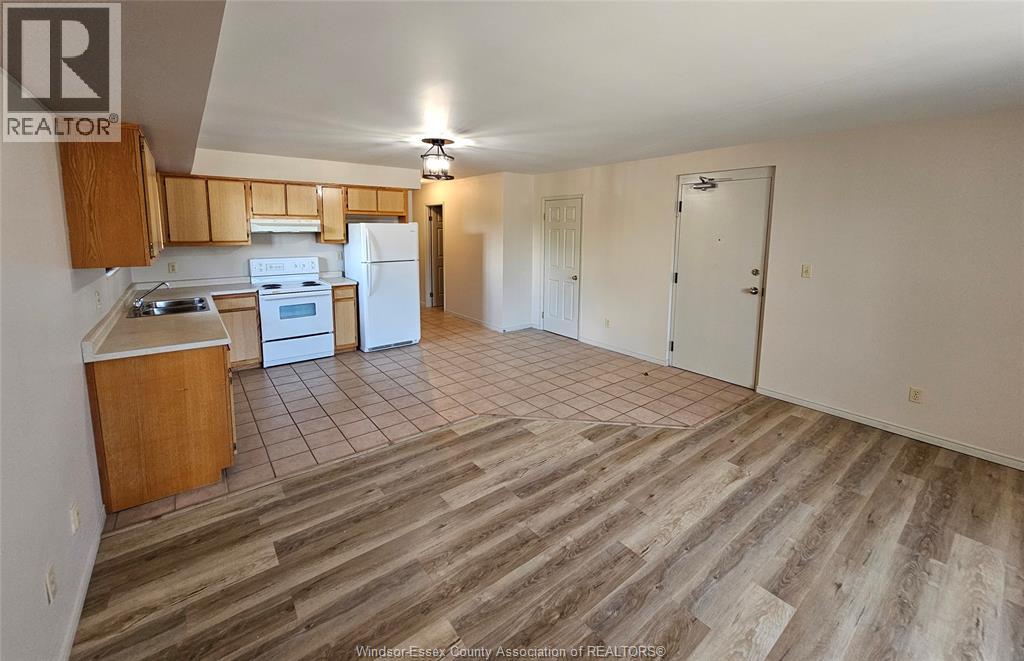 Photo 4 of 2975 Walker, Windsor ON