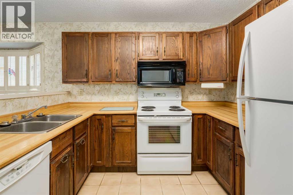Photo 14 of 300 Edgehill Drive Nw, Calgary AB