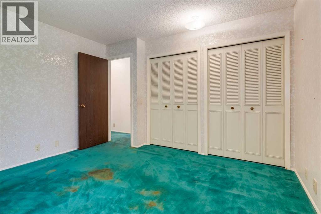 Photo 21 of 300 Edgehill Drive Nw, Calgary AB