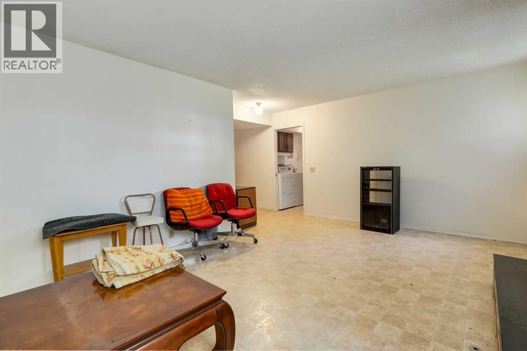 Photo 32 of 300 Edgehill Drive Nw, Calgary AB