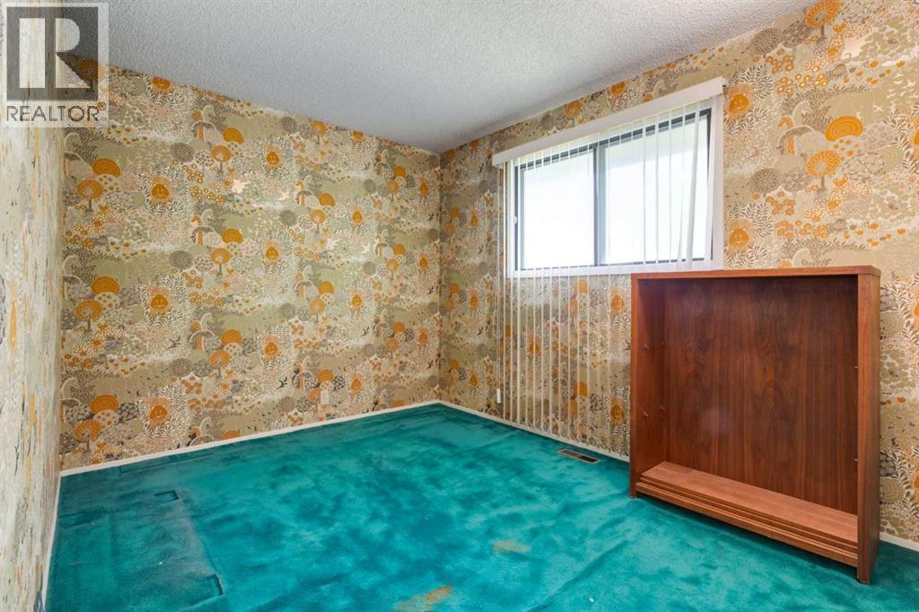 Photo 23 of 300 Edgehill Drive Nw, Calgary AB