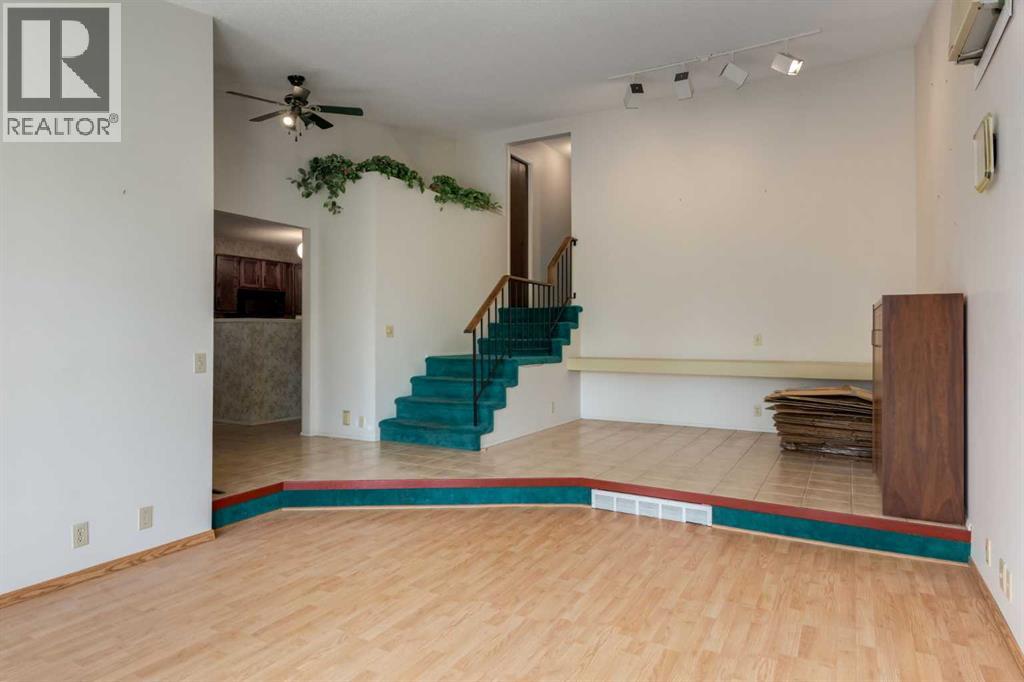 Photo 6 of 300 Edgehill Drive Nw, Calgary AB