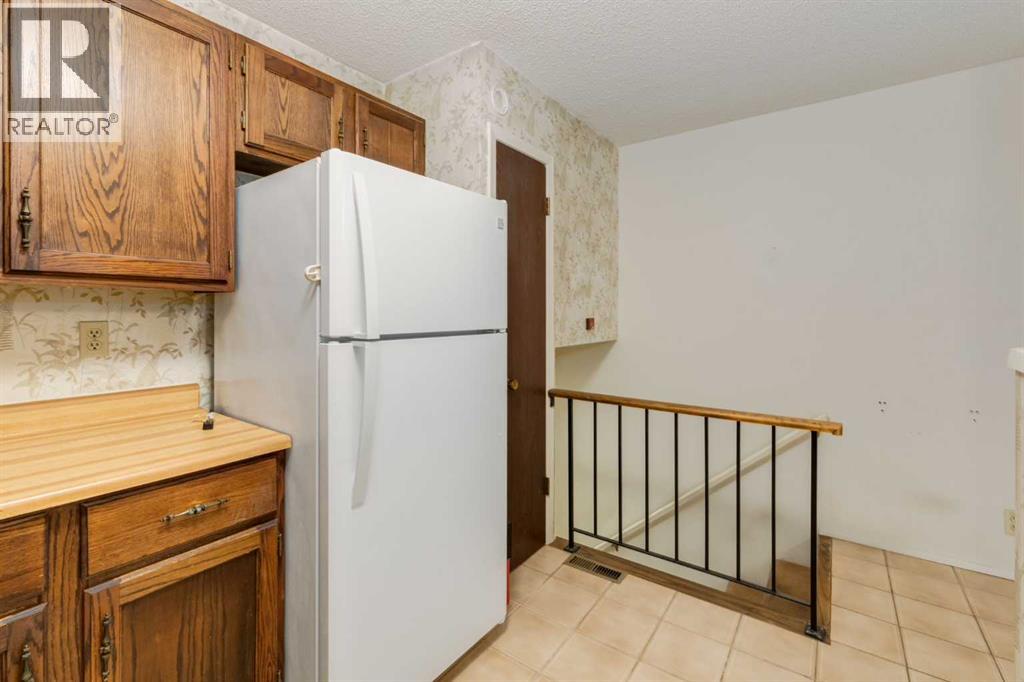 Photo 16 of 300 Edgehill Drive Nw, Calgary AB
