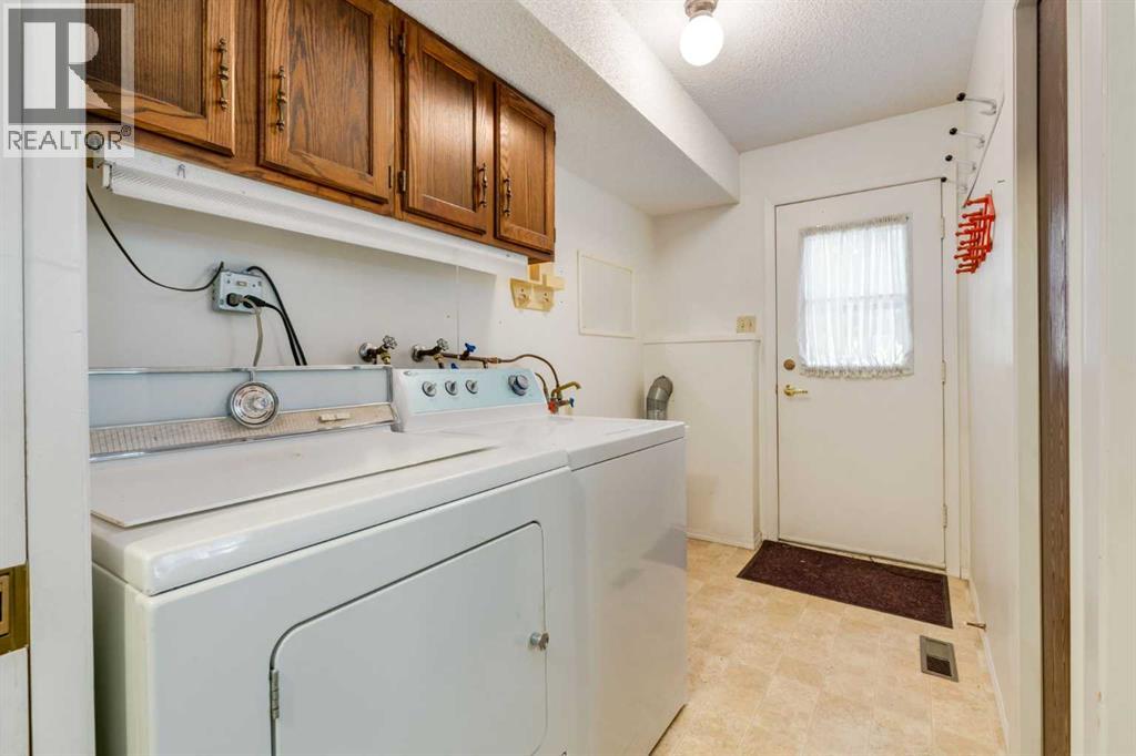 Photo 29 of 300 Edgehill Drive Nw, Calgary AB
