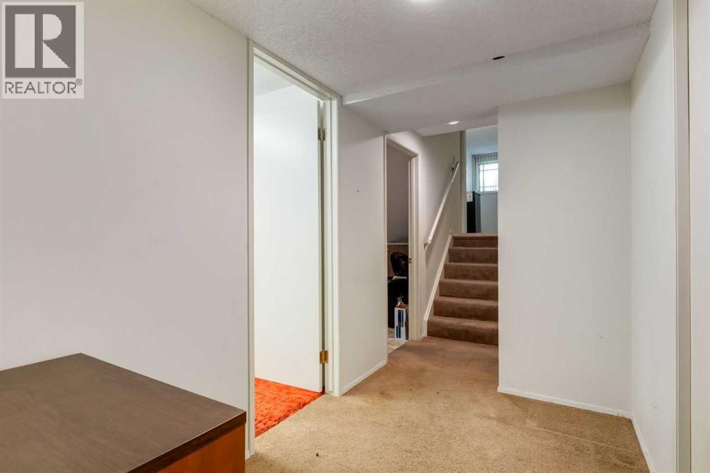 Photo 37 of 300 Edgehill Drive Nw, Calgary AB