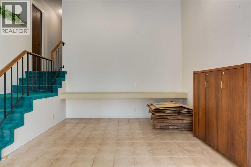 Photo 9 of 300 Edgehill Drive Nw, Calgary AB