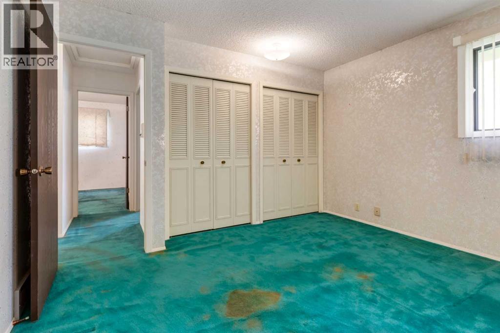 Photo 20 of 300 Edgehill Drive Nw, Calgary AB