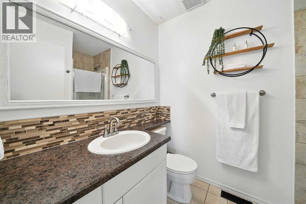 Photo 12 of 16 Dunham Close, Red Deer AB