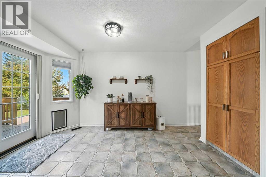 Photo 9 of 16 Dunham Close, Red Deer AB