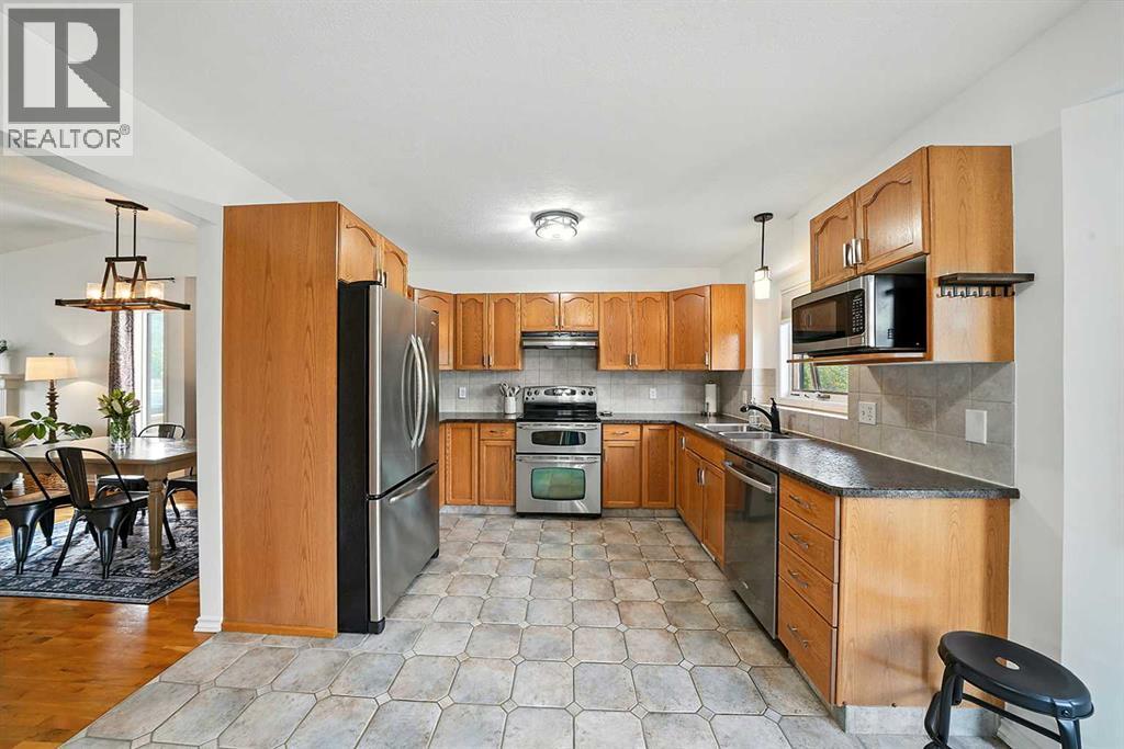 Photo 8 of 16 Dunham Close, Red Deer AB