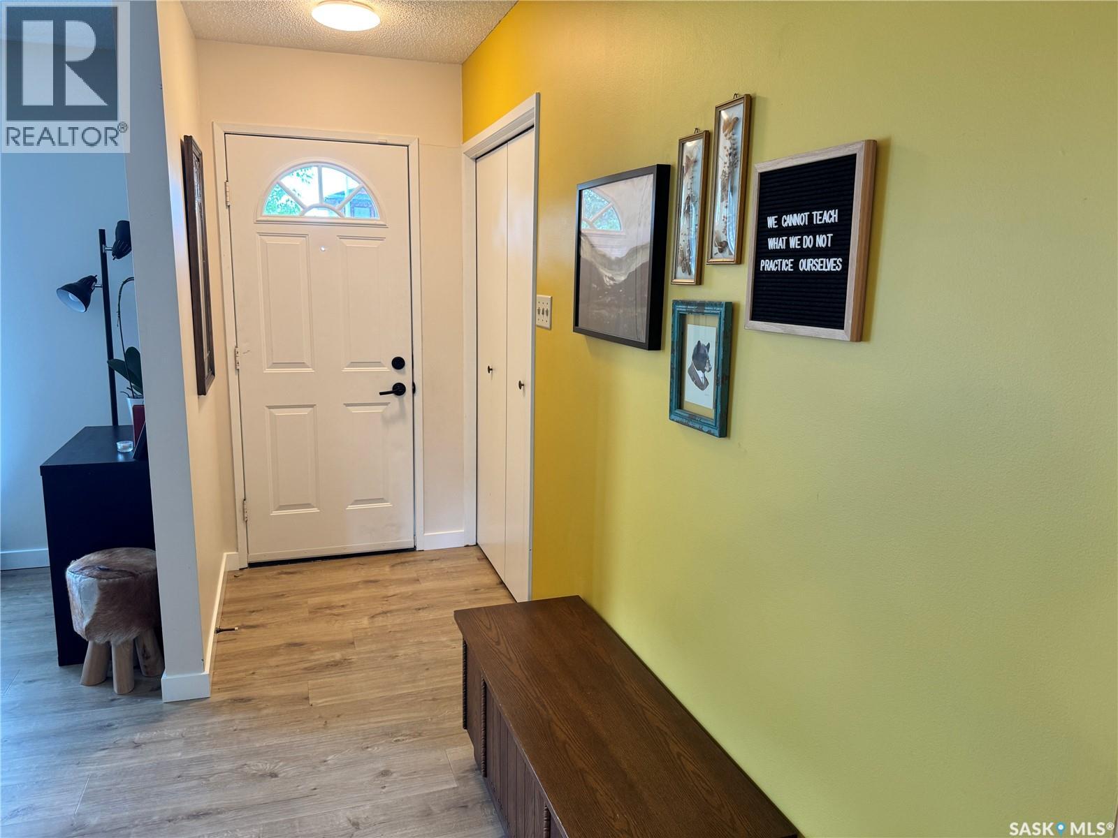 Photo 5 of 233 Assiniboine Drive, Saskatoon SK